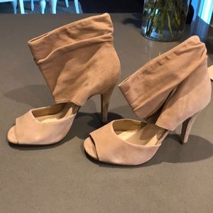 Brand new Steve Madden suede heels